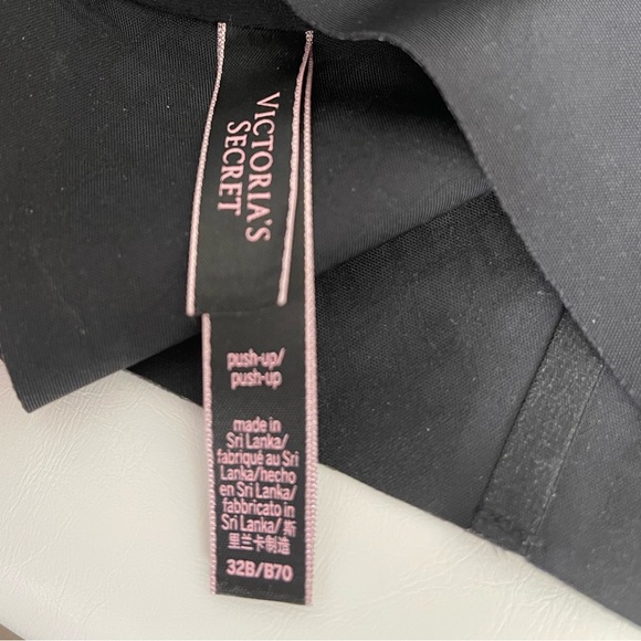 Black racer back front closure bra by Victoria’s Secret - Picture 5 of 5